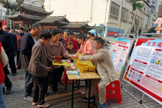 ​信阳市平桥区应急管理局开展“国际减灾日”主题宣传活动