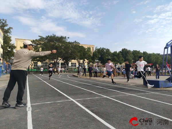 西平县宋集中心学校举行2023年秋季小学田径运动会