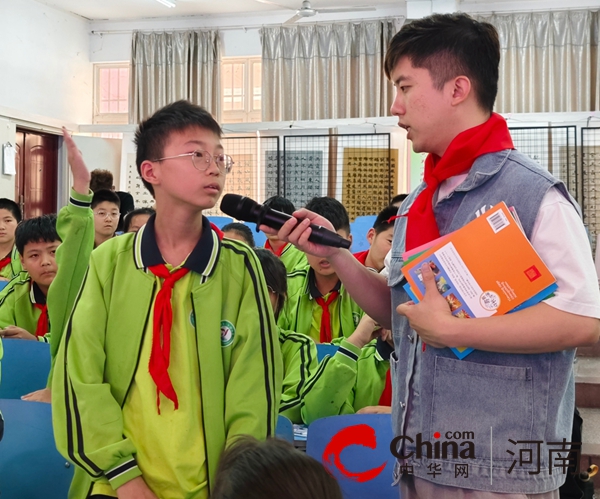 王天宁“时光悦读”中国校园万里行走进驻马店市第二十四小学