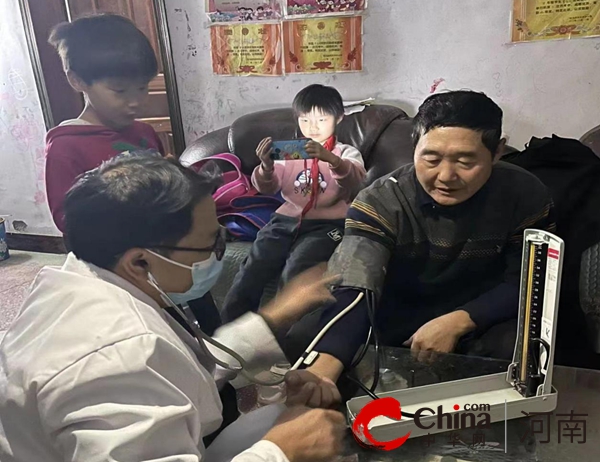 驻马店开发区关王庙卫生院：结对帮扶暖人心 入户走访送关怀