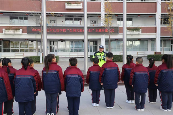 预热“122”，商丘交警铁骑大队受邀走进商丘市汇佳学校开展交通安全宣传活动