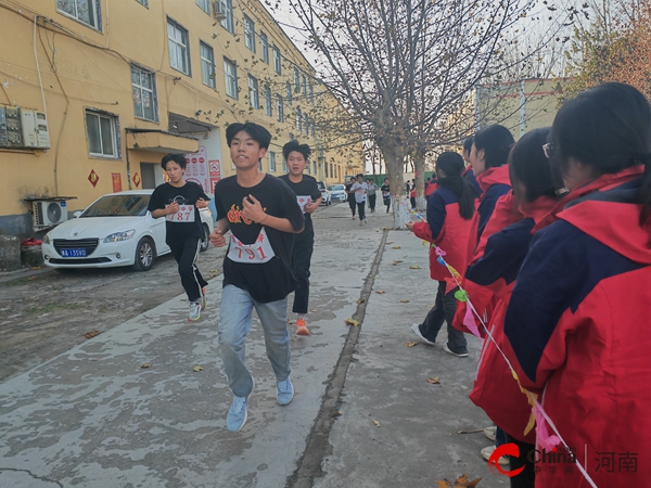 ​西平县蔡寨初级中学隆重举行冬季长跑运动会